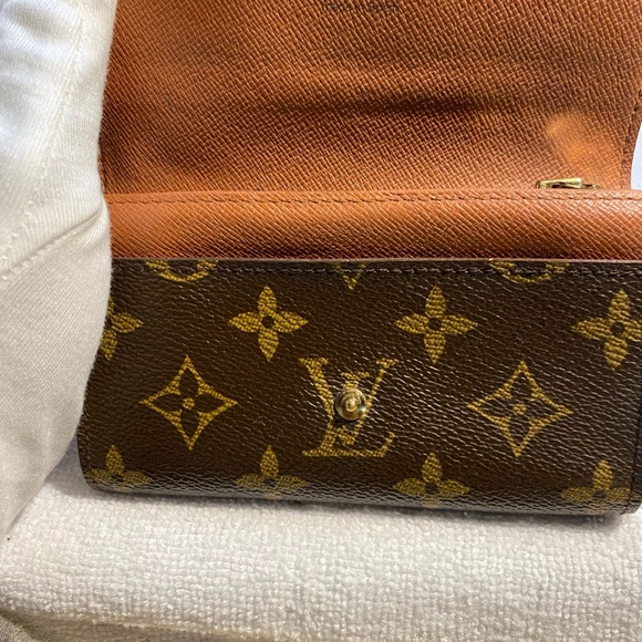 Louis Vuitton Wallet. - Picture 4 of 8